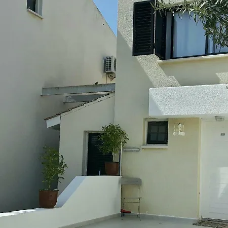 Kermia Beach Apartmán *